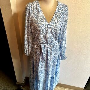 Pretty garden wrap style dress sz med blue white floral midi length good cond